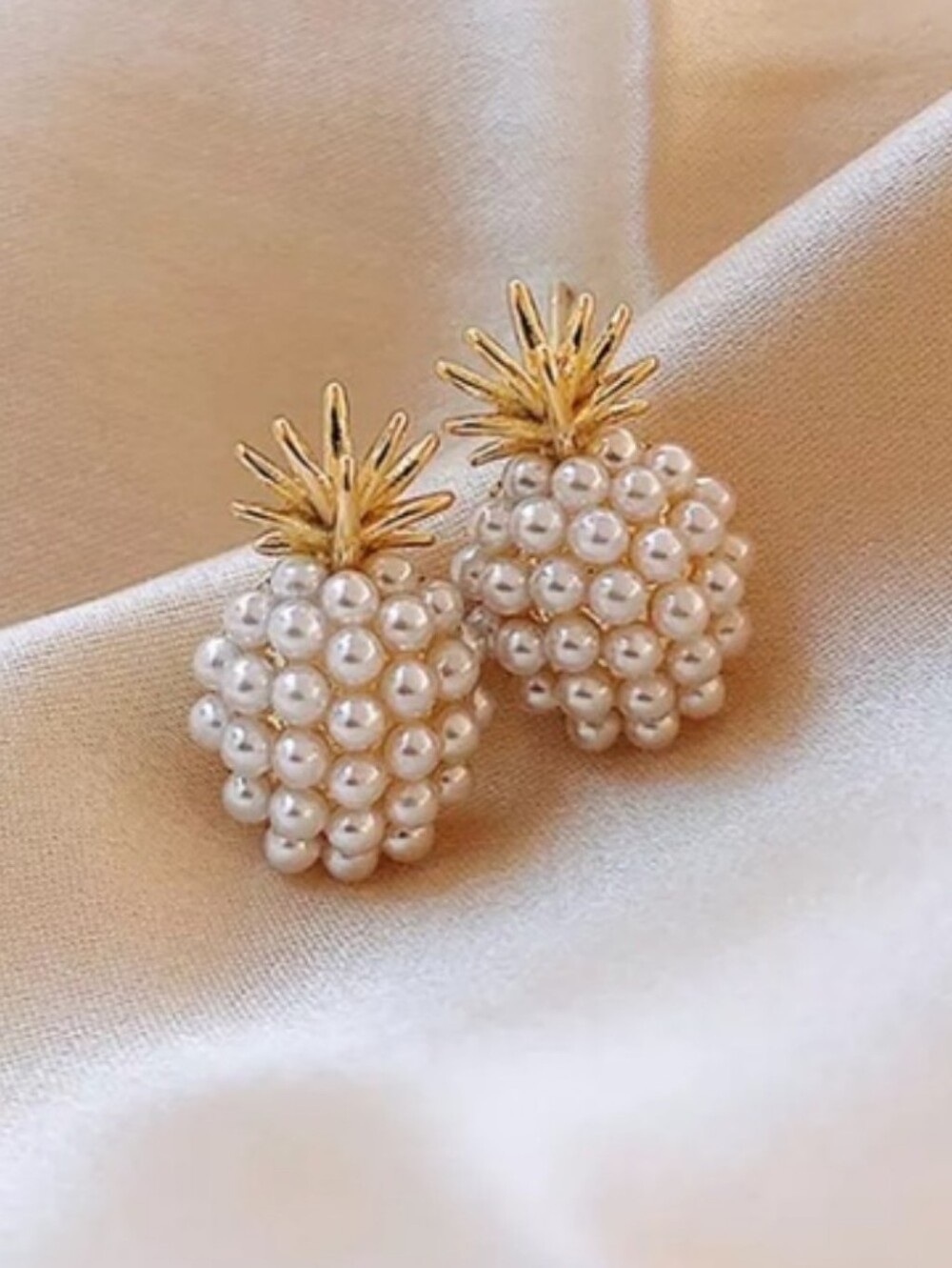 "Royal Appetite" Pearl Gold Pinnapple Stud Earring